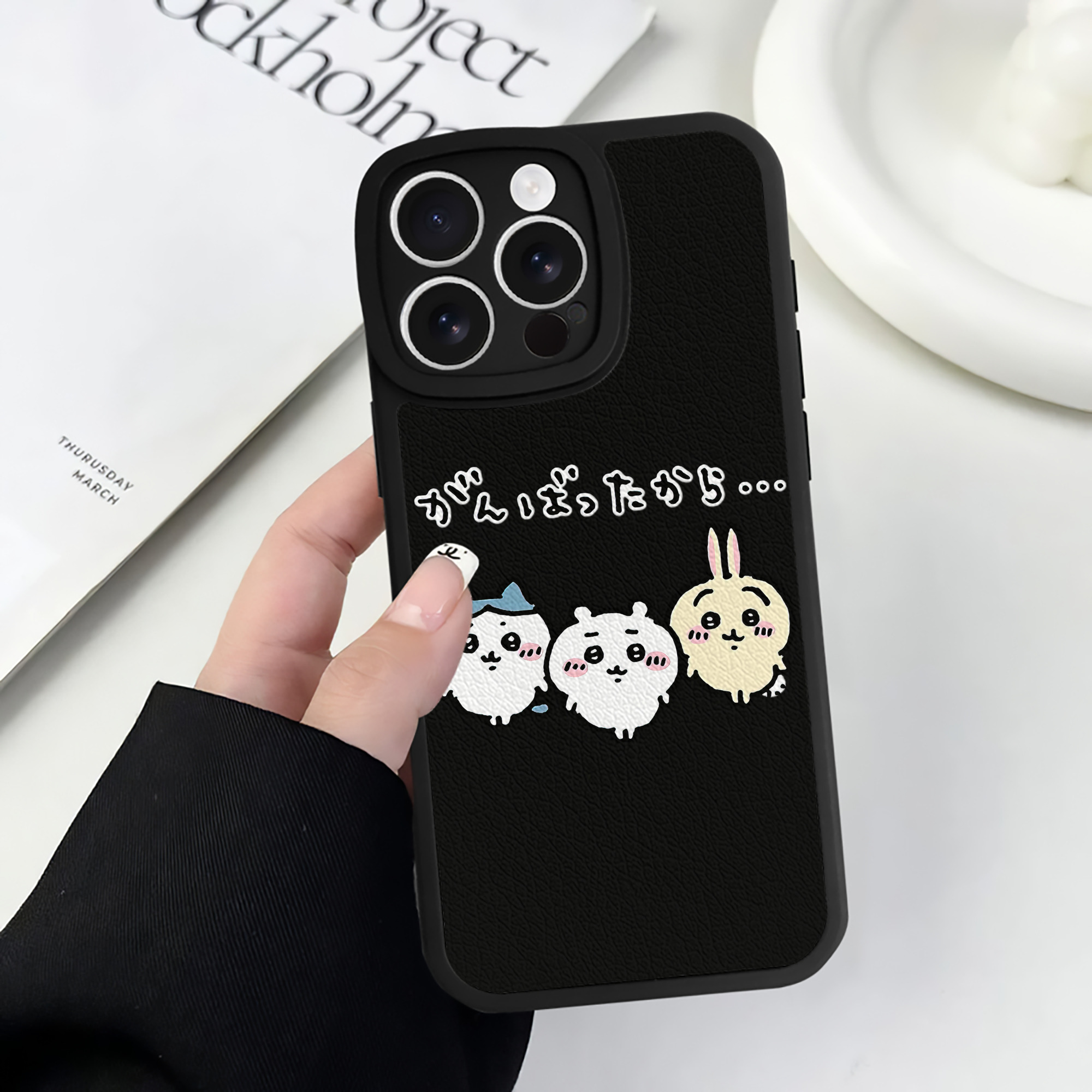 （画像用） ちいかわ ハチワレ Chii-kawa hachiware 【iPhone 16シリーズ対応】シリコンスマホケース（レザー調） 材質：シリコン